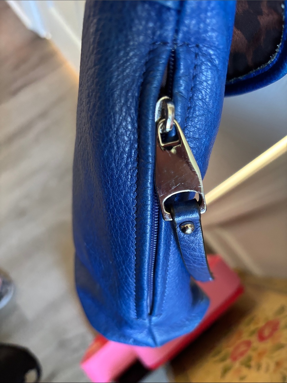 B. Makowsky Blue Leather Shoulder Bag - Funky Braided Chain Strap- Like New! - Picture 6 of 9